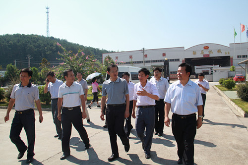 市委组织部长雷邦贵同志在县委书记吴烨陪同下来我公司考察工作