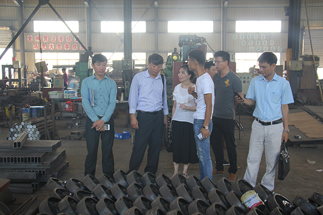 热烈欢迎杭州协创公司俞总及越南客人一行莅临我公司考察