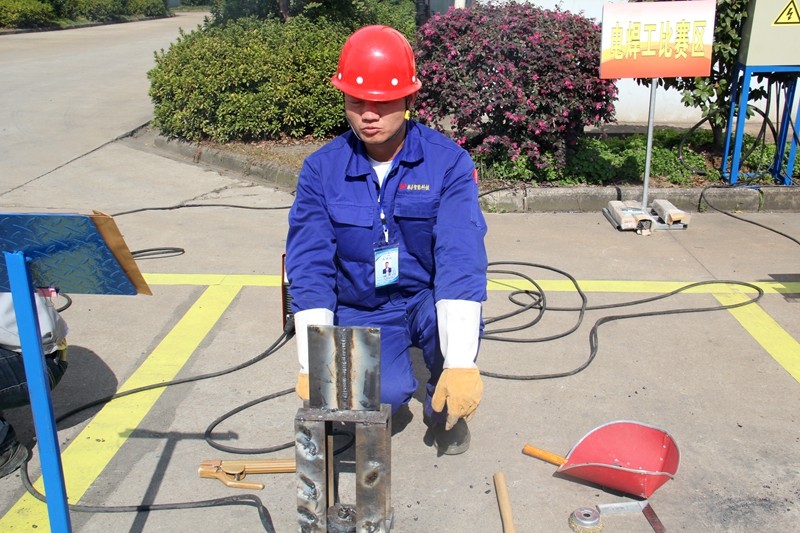 热烈庆祝浠水县职业技能大赛车工、电焊工比赛在我公司顺利召开