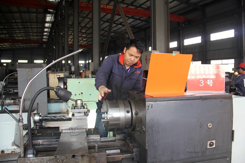 热烈庆祝浠水县职业技能大赛车工、电焊工比赛在我公司顺利召开