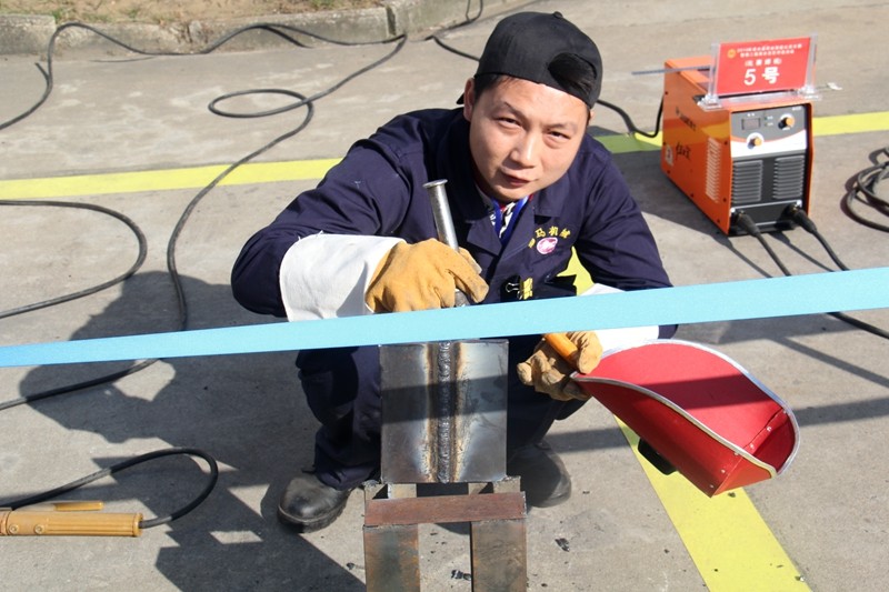 热烈庆祝浠水县职业技能大赛车工、电焊工比赛在我公司顺利召开