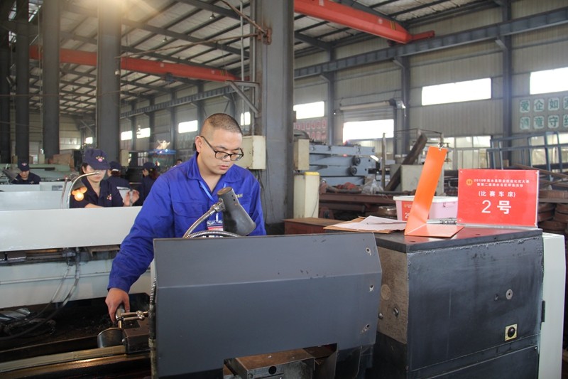 热烈庆祝浠水县职业技能大赛车工、电焊工比赛在我公司顺利召开