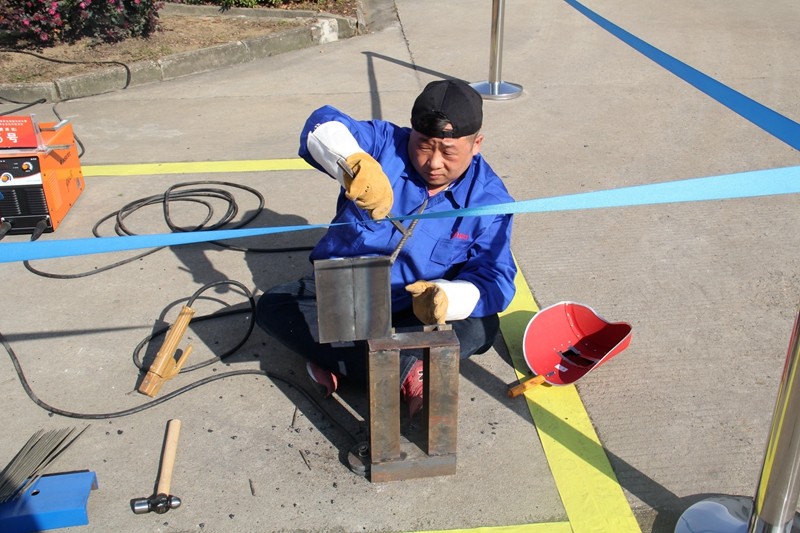 热烈庆祝浠水县职业技能大赛车工、电焊工比赛在我公司顺利召开