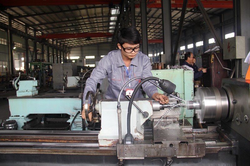 热烈庆祝浠水县职业技能大赛车工、电焊工比赛在我公司顺利召开