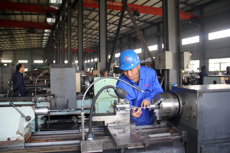 热烈庆祝浠水县职业技能大赛车工、电焊工比赛在我公司顺利召开