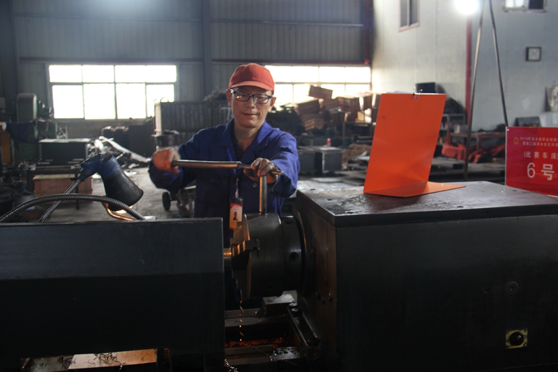 热烈庆祝浠水县职业技能大赛车工、电焊工比赛在我公司顺利召开