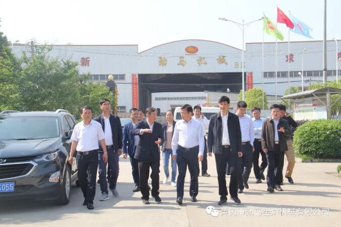 热烈欢迎省委统战部副部长冯艳飞等领导来公司调研工作