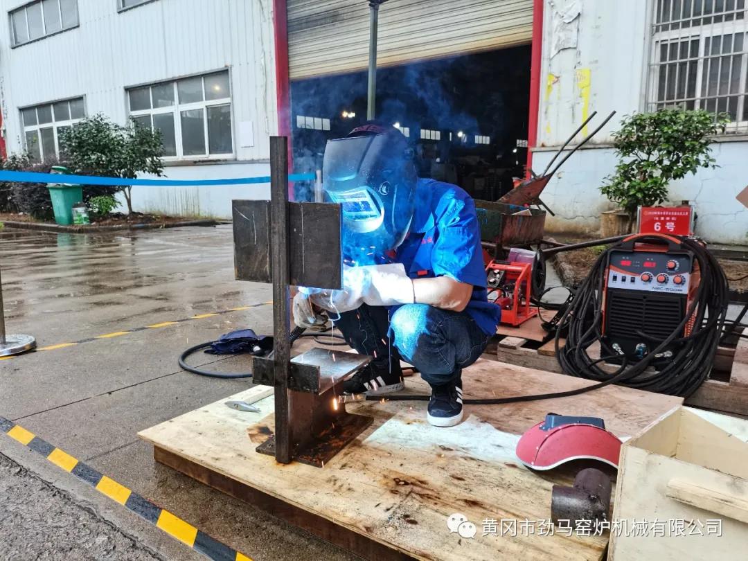 金秋风雨焊花舞 劲马领军勇夺冠