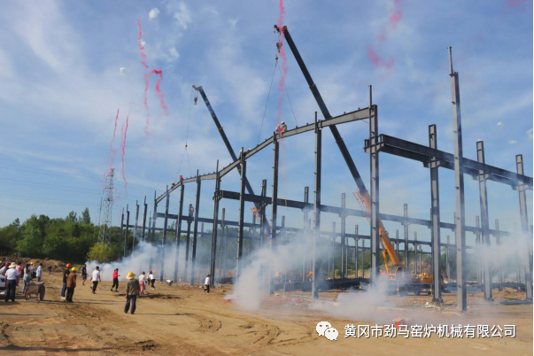 热烈祝贺劲马公司五期新建厂房顺利上梁