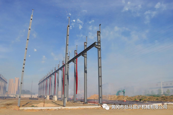 热烈祝贺劲马公司五期新建厂房顺利上梁